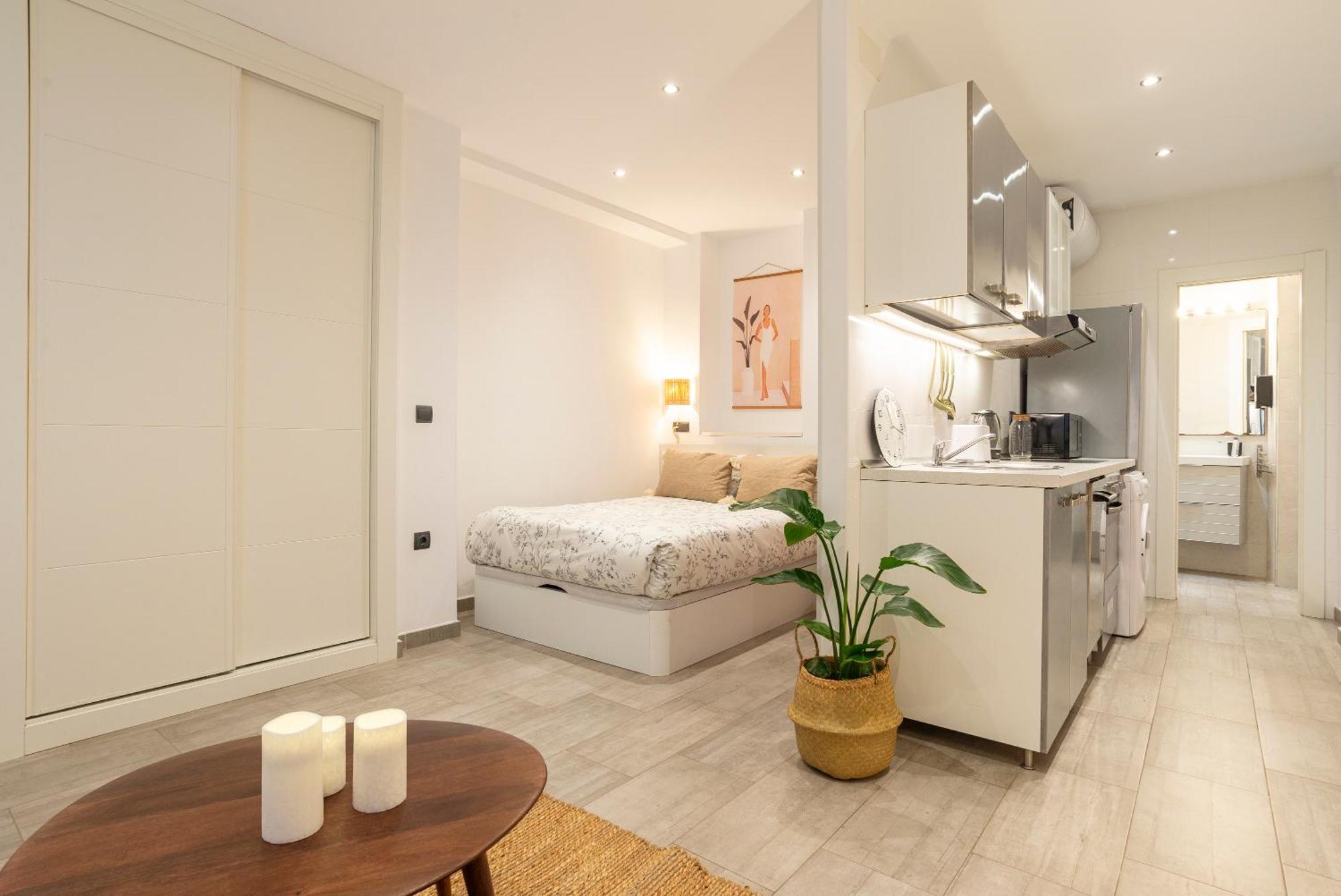 Andres Perez & Quiet Courtyard By Ele Apartments Малага Екстериор снимка
