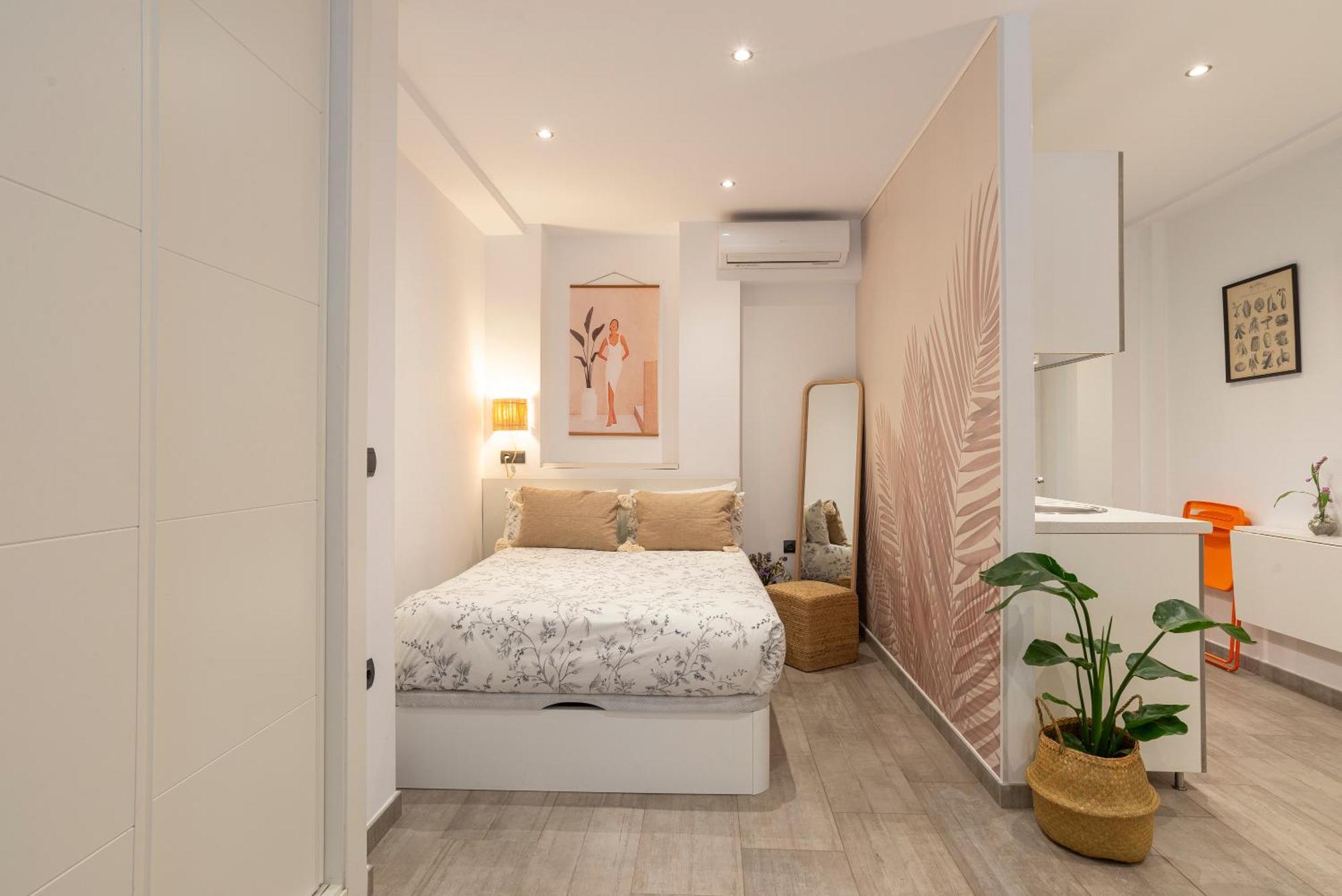 Andres Perez & Quiet Courtyard By Ele Apartments Малага Екстериор снимка