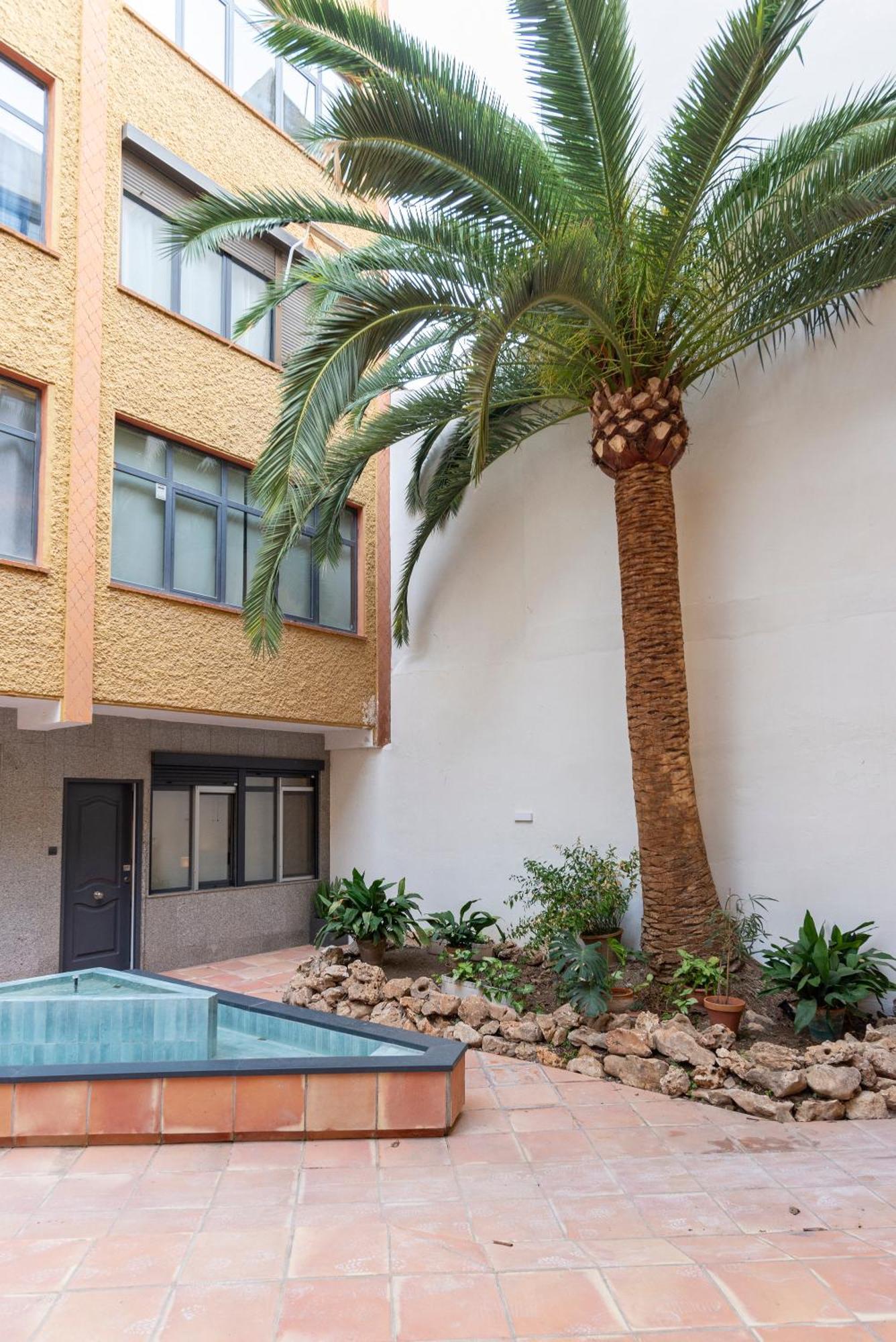 Andres Perez & Quiet Courtyard By Ele Apartments Малага Екстериор снимка