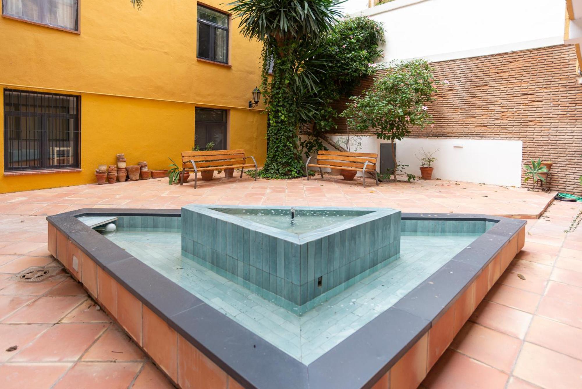 Andres Perez & Quiet Courtyard By Ele Apartments Малага Екстериор снимка